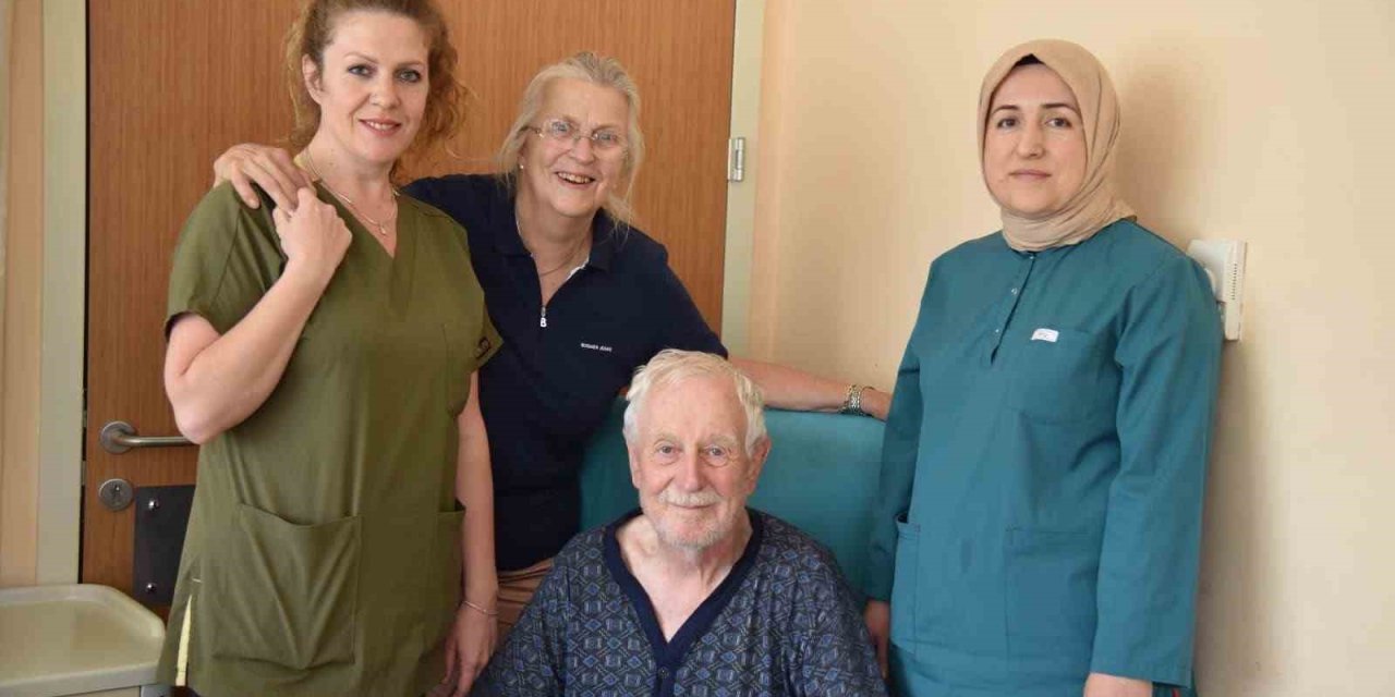 Çanakkale’de Tur Otobüsünden Düşen Alman Turist Yaralandı