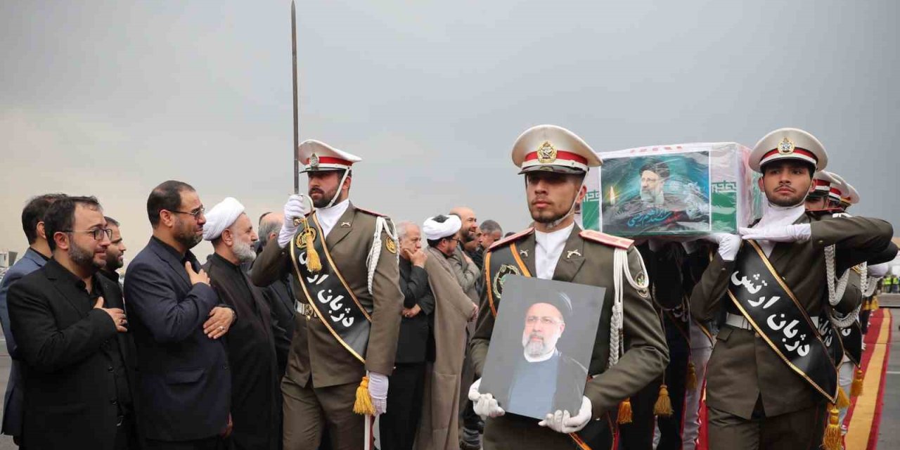 İran Cumhurbaşkanı Reisi İçin Kum Kentinde Cenaze Töreni Düzenlendi