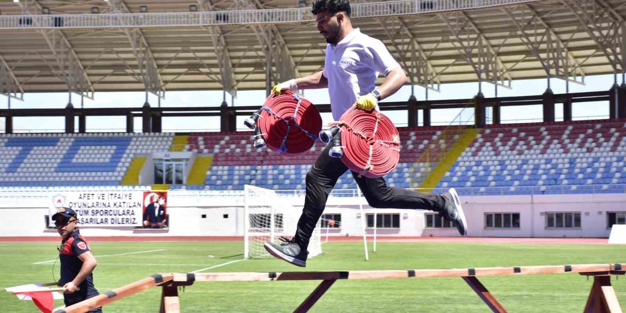 İlk Kez Düzenlenen Üniversitelerarası İtfaiye Oyunlarını Ardahan Ekibi Kazandı