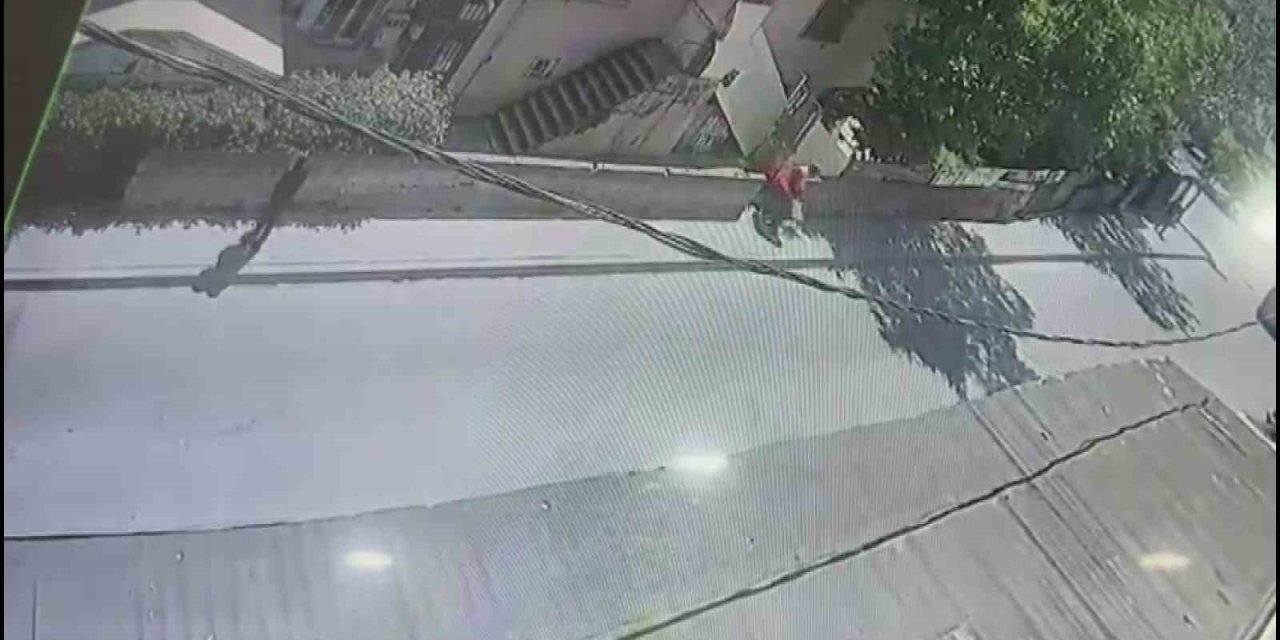 Pendik’te Silahlı Saldırı: Kafede Oturan Kişiyi Öldürüp Kaçtı