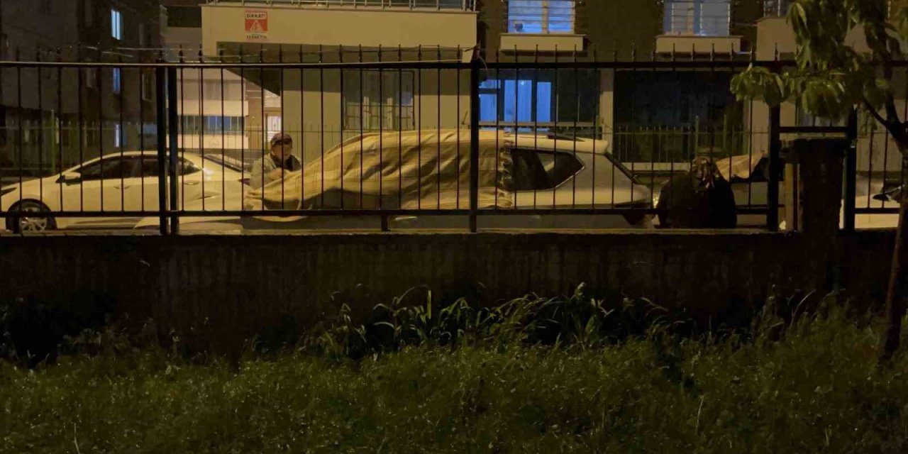 Tatvan’da 10 Dakikalık Sağanak Yolları Dereye Çevirdi