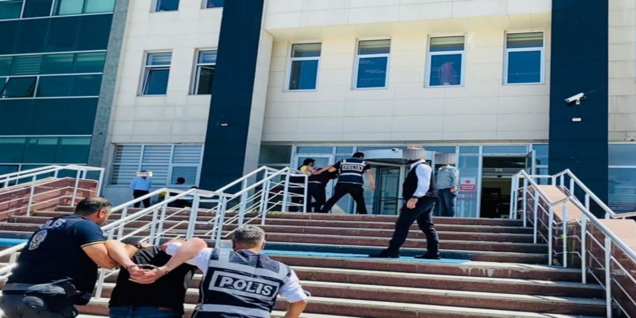 Taksiye Silahlı Saldırı Düzenleyip 2 Kardeşi Öldüren 4 Şüpheli Tutuklandı