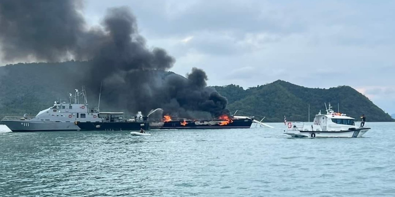 Tayland’da 34 Metrelik Süper Yat Alev Alev Yandı