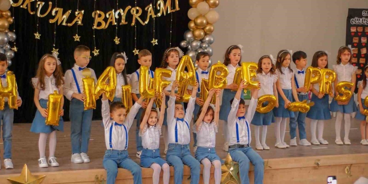 Minikler Okuma Yazma Öğrenmenin Mutluluğunu Yaşadı