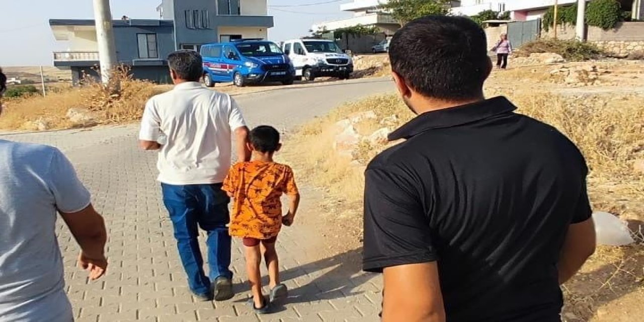 Mardin’de kayıp ihbarı verilen çocuk komşunun avlusunda uyurken bulundu