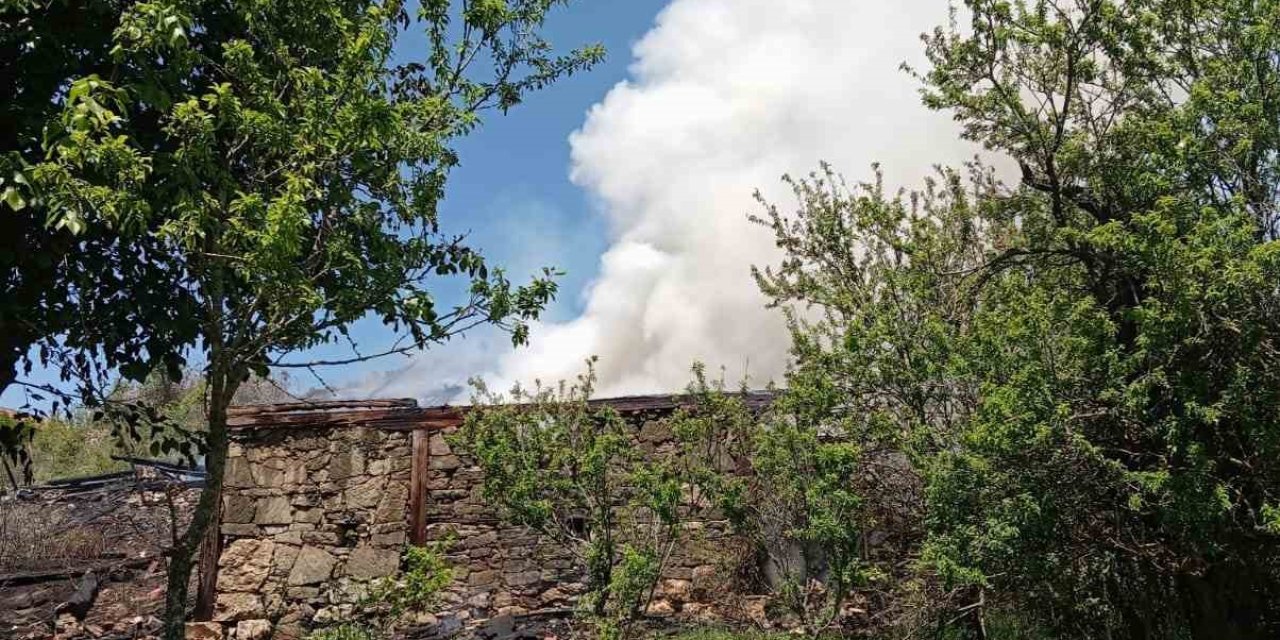 Sinop’ta Ev Yangını: 2 Yaralı