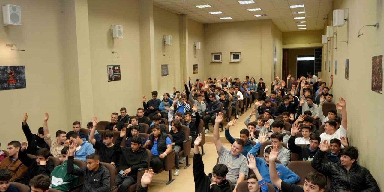 Liseli Gençler Erbaplarla Buluştu