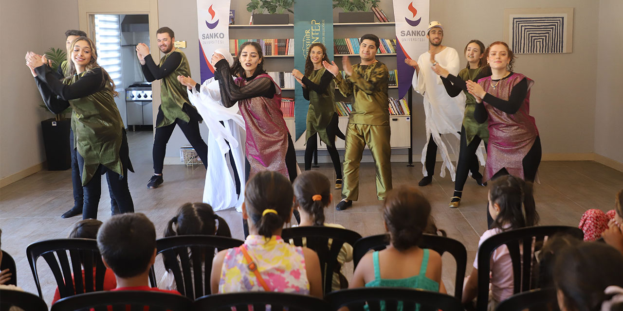 Depremden etkilenen çocuklara tiyatro etkinliği düzenlendi