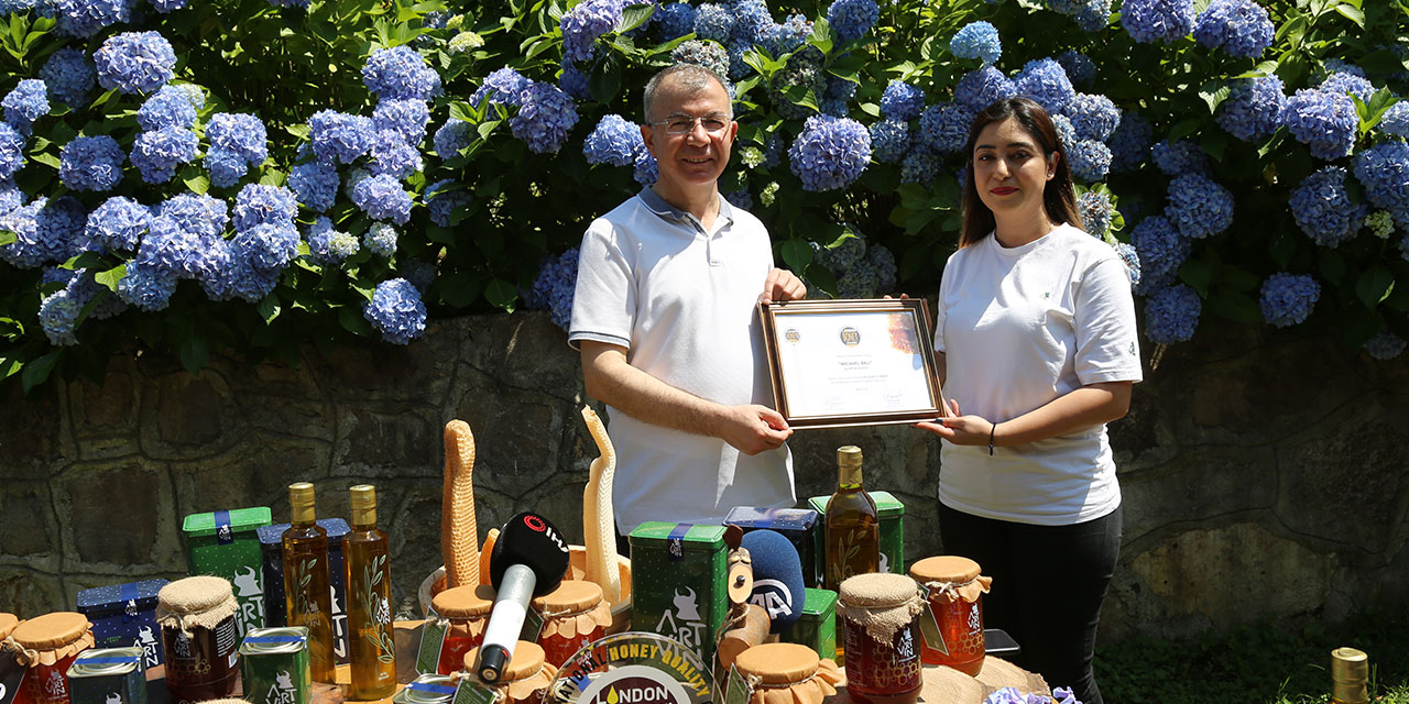 Artvin'de "Macahel Balı"nın tanıtımı ve sağımı yapıldı