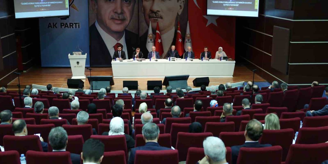 Ak Parti Merkez Karar Yönetim Kurulu (Mkyk) Toplantısı, Cumhurbaşkanı Ve Ak Parti Genel Başkanı Recep Tayyip Erdoğan Başkanlığında Başladı.