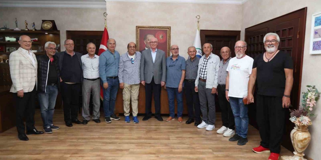 Hababam Sınıfı’nın Oyuncuları Başkan Kurt’u Ziyaret Etti