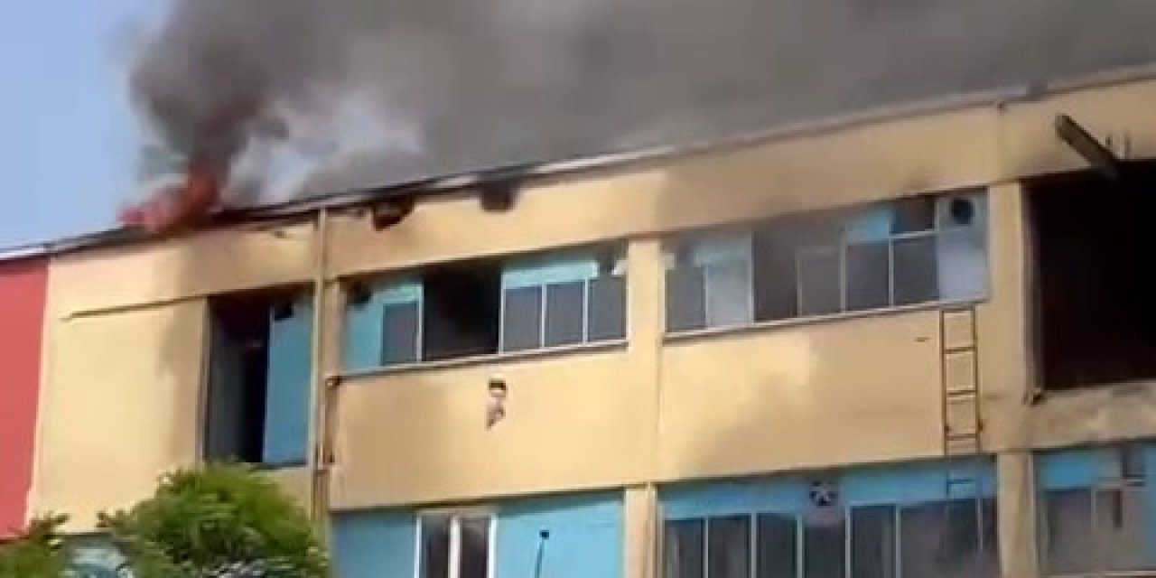 Başakşehir İkitelli Organize Sanayi Bölgesinde Bulunan İsteks Sanayi Sitesi’nde Bir İş Yerinde Bilinmeyen Bir Nedenle Yangın Çıktı. Olay Yerine Çok Sayıda İtfaiye Ekibi Sevk Edildi.