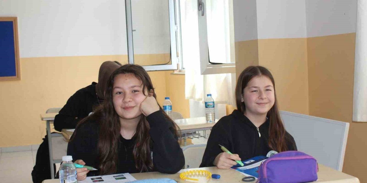 Kendisi 500 Tam Puan, İkizi İse 1 Yanlışla 496 Puan Aldı