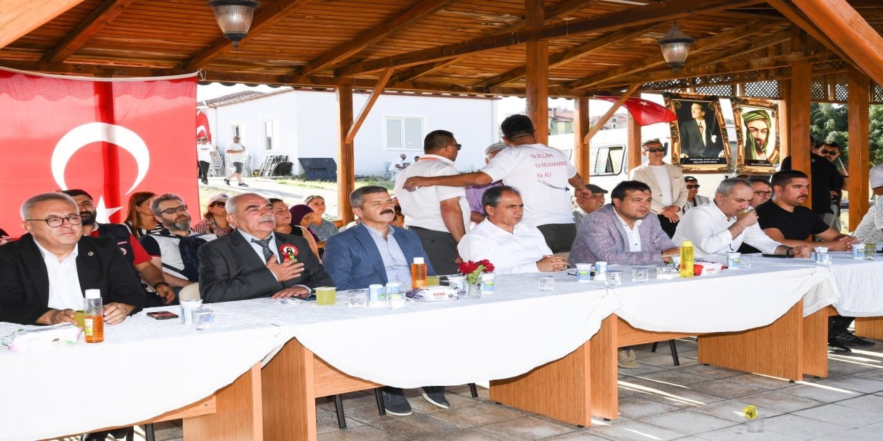 Vali Ergün, Uşak Cemevinde aşure etkinliğine katıldı