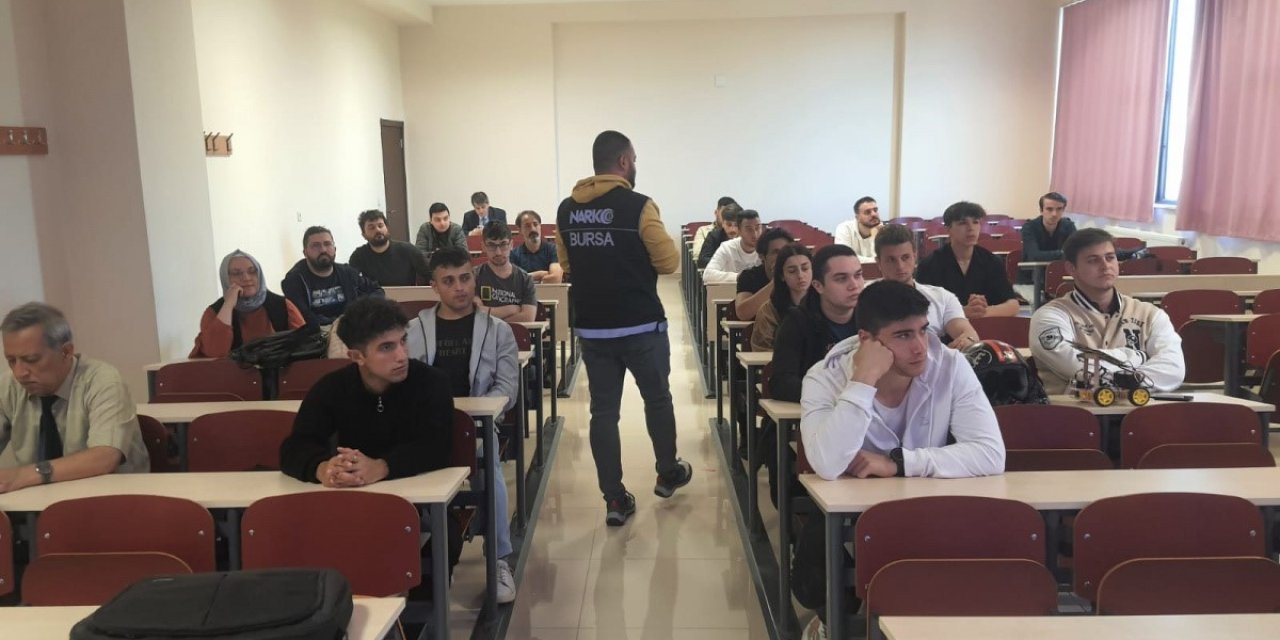 Üniversite Öğrencilerine Narkorehber Semineri