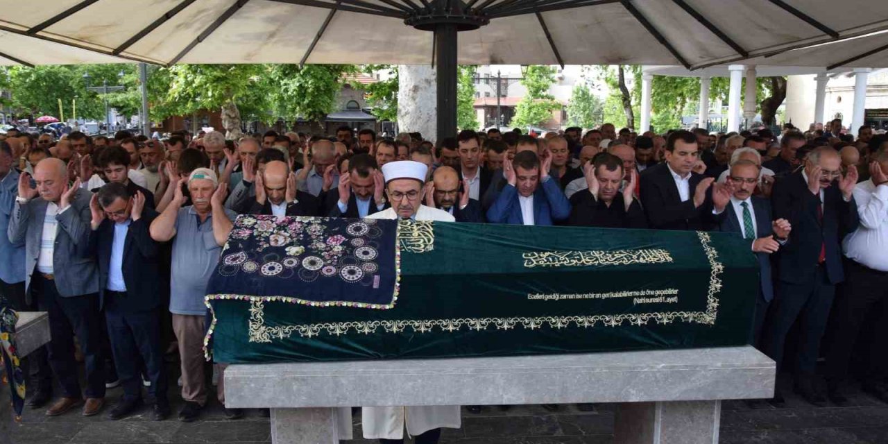 Eski Başkan Yücel Yılmaz’ın Annesi Son Yolculuğuna Uğurlandı