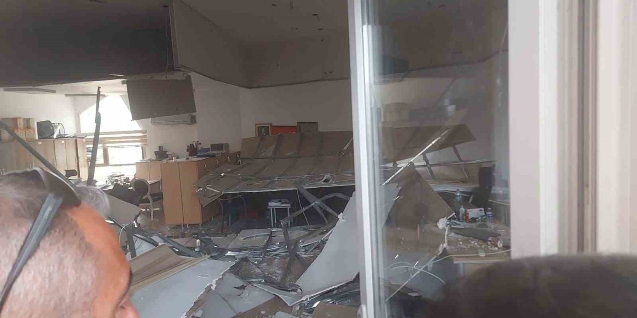 Yalova’da Nikah Dairesinin Asma Tavanı Çöktü: 4 Yaralı