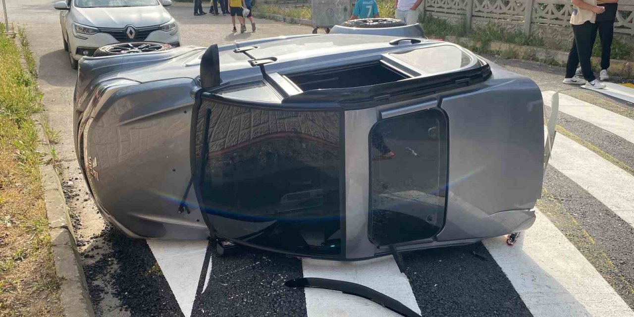 Elektrikli Araç Kaldırımdaki Kadınlara Çarptı: 1’i Ağır 2 Yaralı