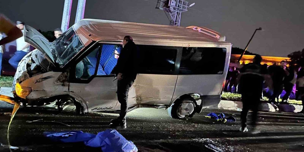 Kontrolden Çıkan Minibüs Orta Refüje Çarparak Savruldu: 1 Ölü