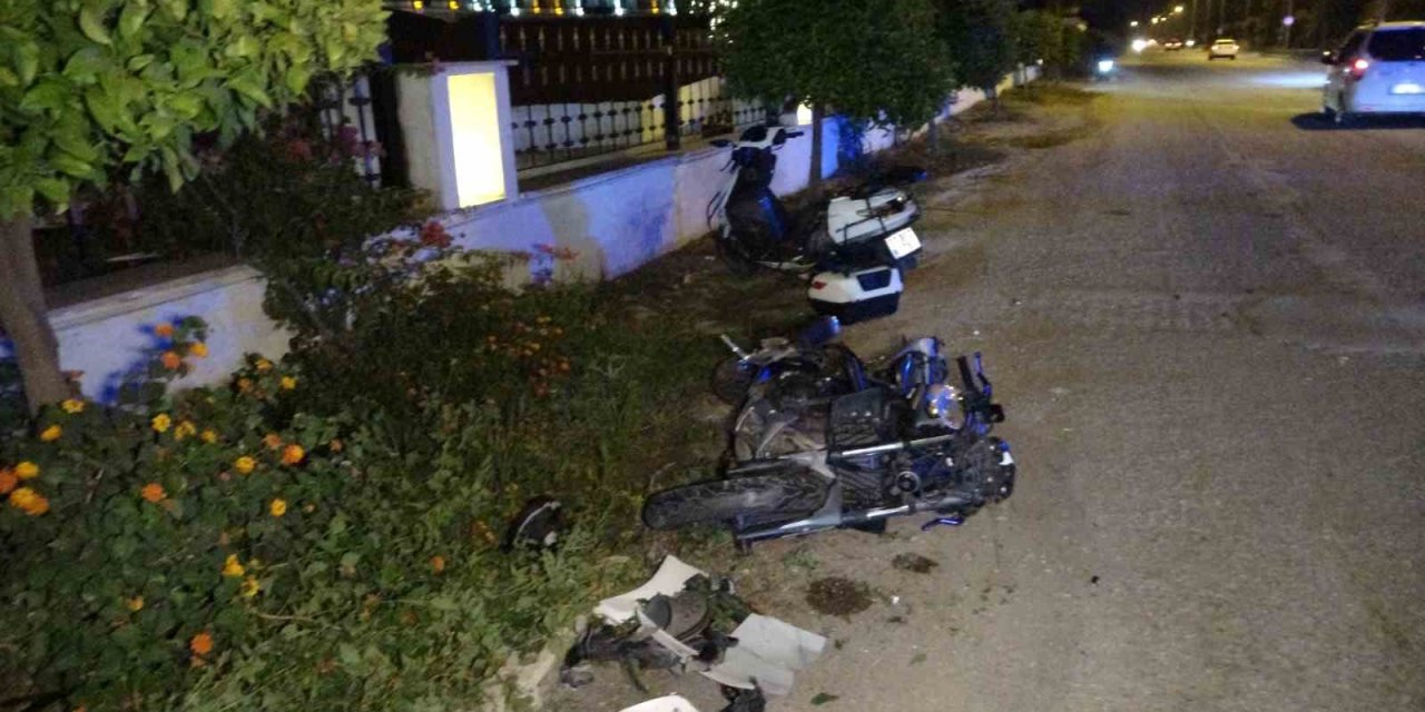 Motosikletle Otele Dönen Turistlere Arkadan Gelen Motosiklet Böyle Çarptı: 3 Yaralı