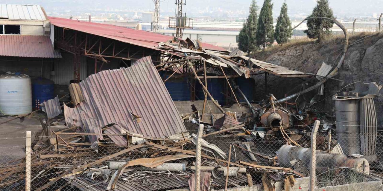 Fabrikadaki Patlamanın Boyutu Gün Ağarınca Ortaya Çıktı