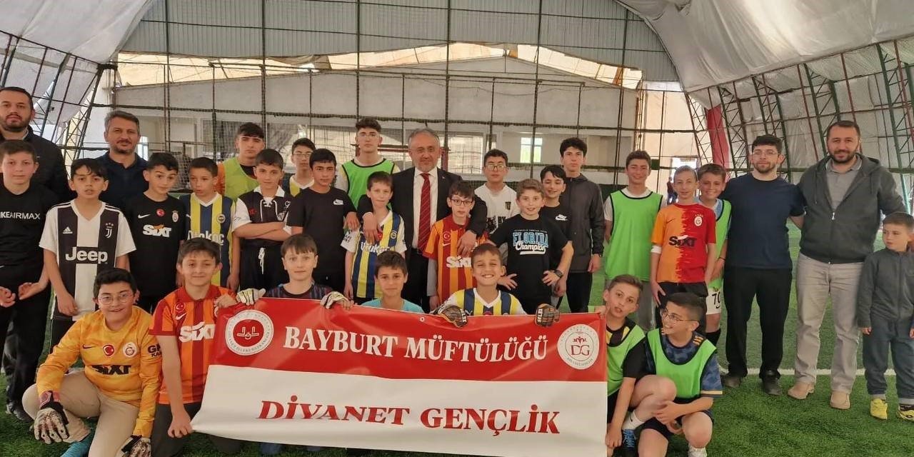 Kur’an Kursu Öğrencileri Futbol Turnuvasında Bir Araya Geldiler