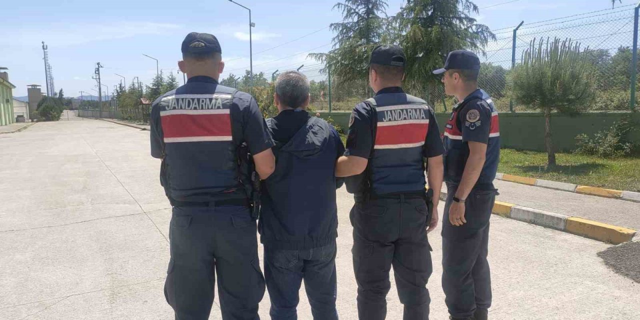 10 Yıl 10 Ay Hapis Cezası İle Aranan Şahıs Cenazede Yakalandı