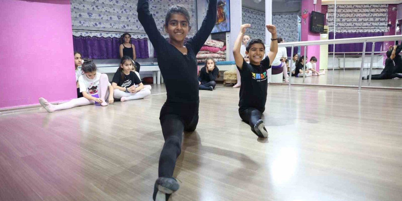 Çadır Kentin Depremzede Balerinleri