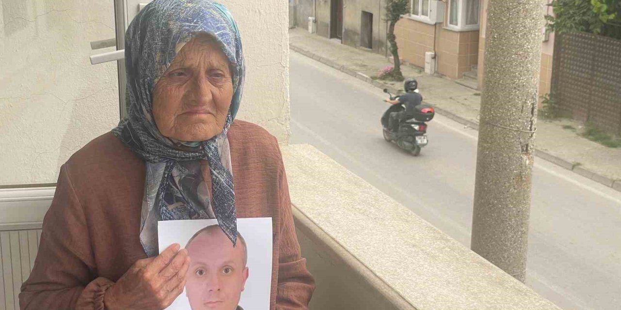 20 Gündür Ağlamaktan Gözyaşları Kurudu...96’lık Zeliha Nine 20 Gündür Balkonda Evladını Bekliyor