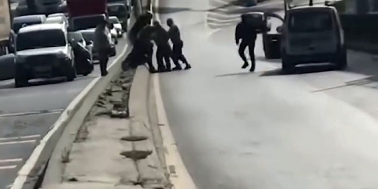 Başakşehir’de Yol Verme Kavgalarında Sopa Ve Yumruklar Havada Uçuştu