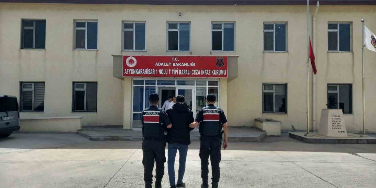 4 Yıl 4 Ay 15 Gün Hapis Cezası İle Aranan Şahsı Jandarma Yakaladı