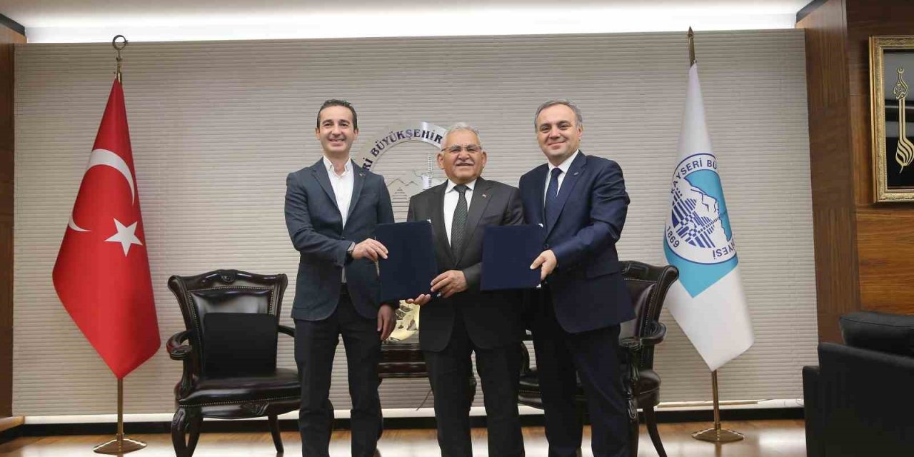 Başkan Büyükkılıç Ve Rektör Altun, Simülasyon Merkezi İçin İmzaları Attı