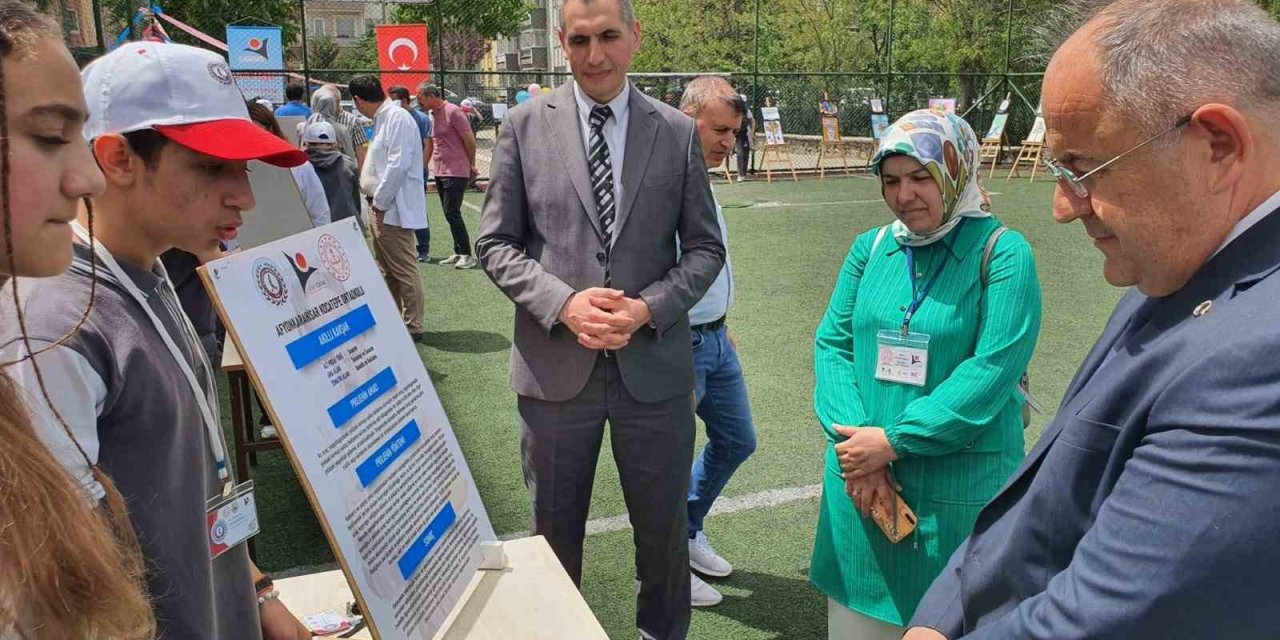 Kocatepe Ortaokulu’nda Tübitak 4006 Bilim Fuarı Açıldı