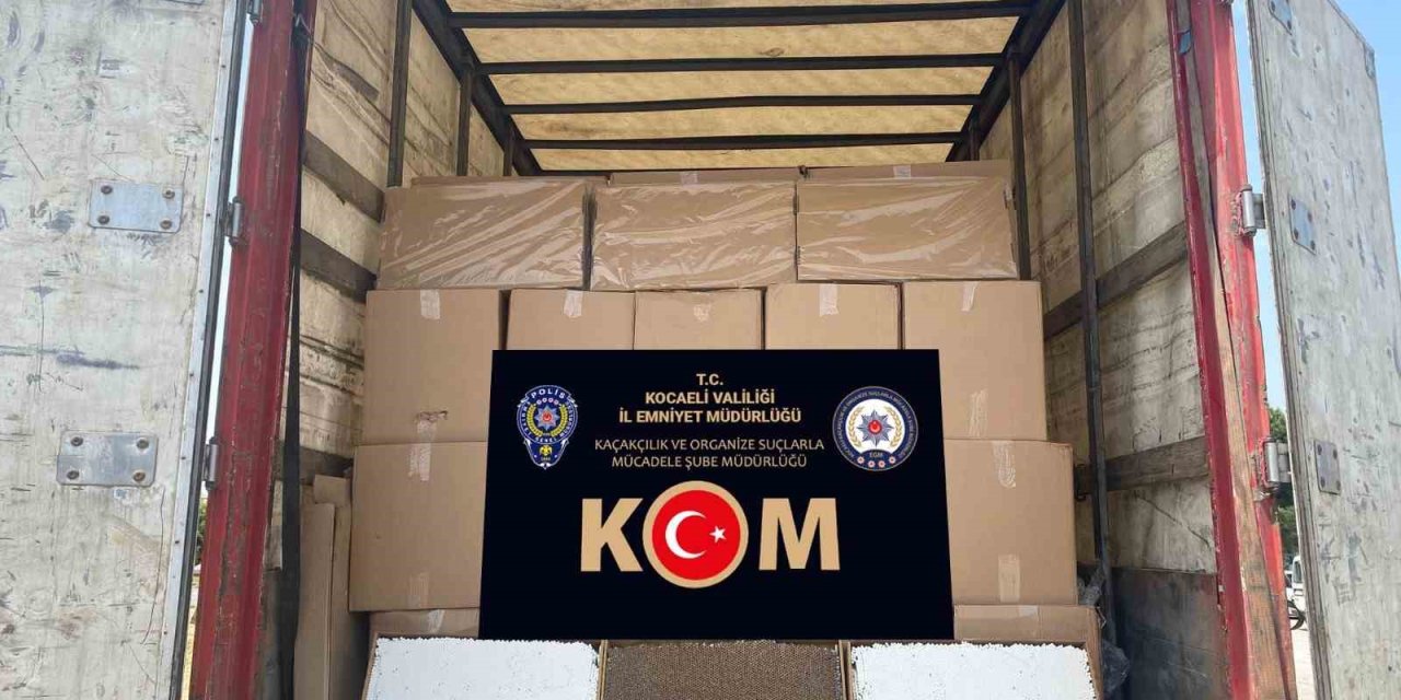 Tem Otoyolunda 1 Milyon 540 Bin İçi Dolu Makaron Ele Geçirildi