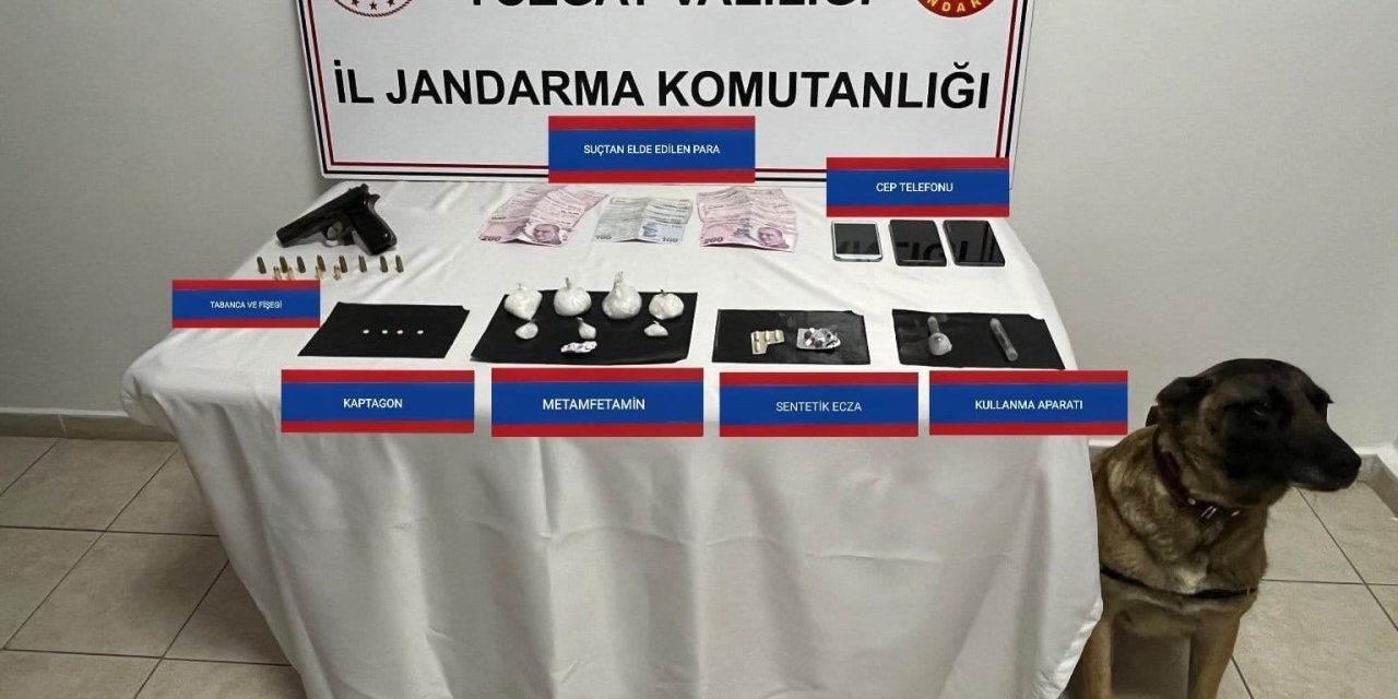 Otomobilin Multimedya Bölümünden Uyuşturucu Çıktı