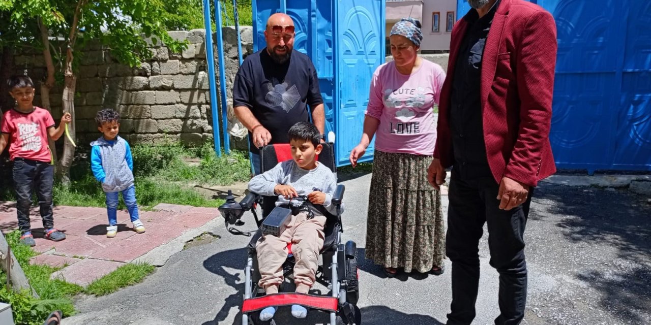 10 Yaşındaki Miraç Akülü Sandalyesine Kavuştu