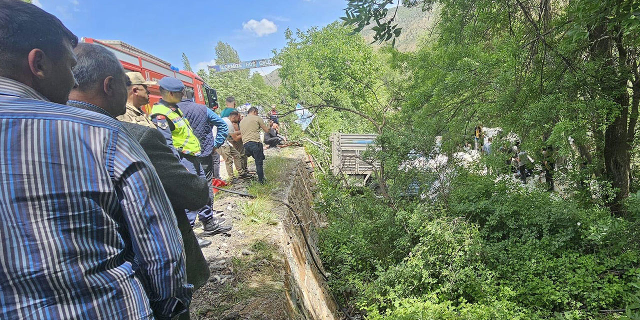Rize Plakalı Kamyon Çoruh Nehri'ne Uçtu 1 Ölü, 2 Yaralı