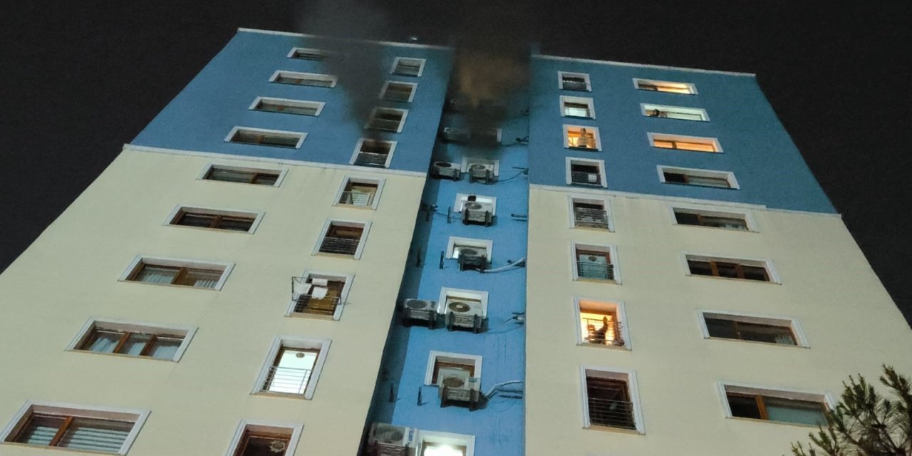 Zeytinburnu’nda 10 Katlı Binada Yangın Paniği