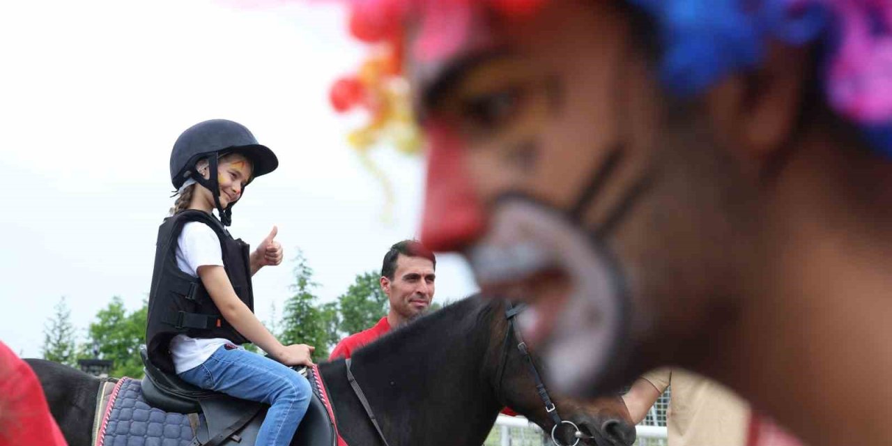 Ahıskalı Çocuklar İlk Kez At Binmenin Heyecanını Yaşadı