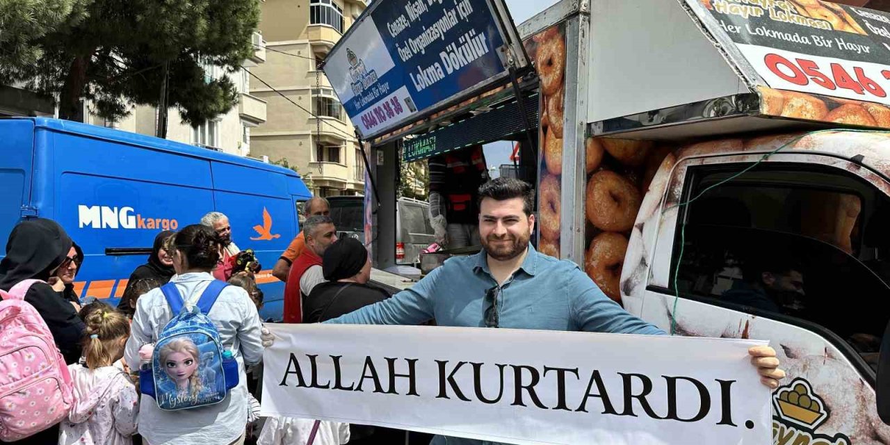 Maltepe’de Sevgilisi Terk Etti, ’allah Kurtardı’ Pankartıyla Lokma Dağıttı