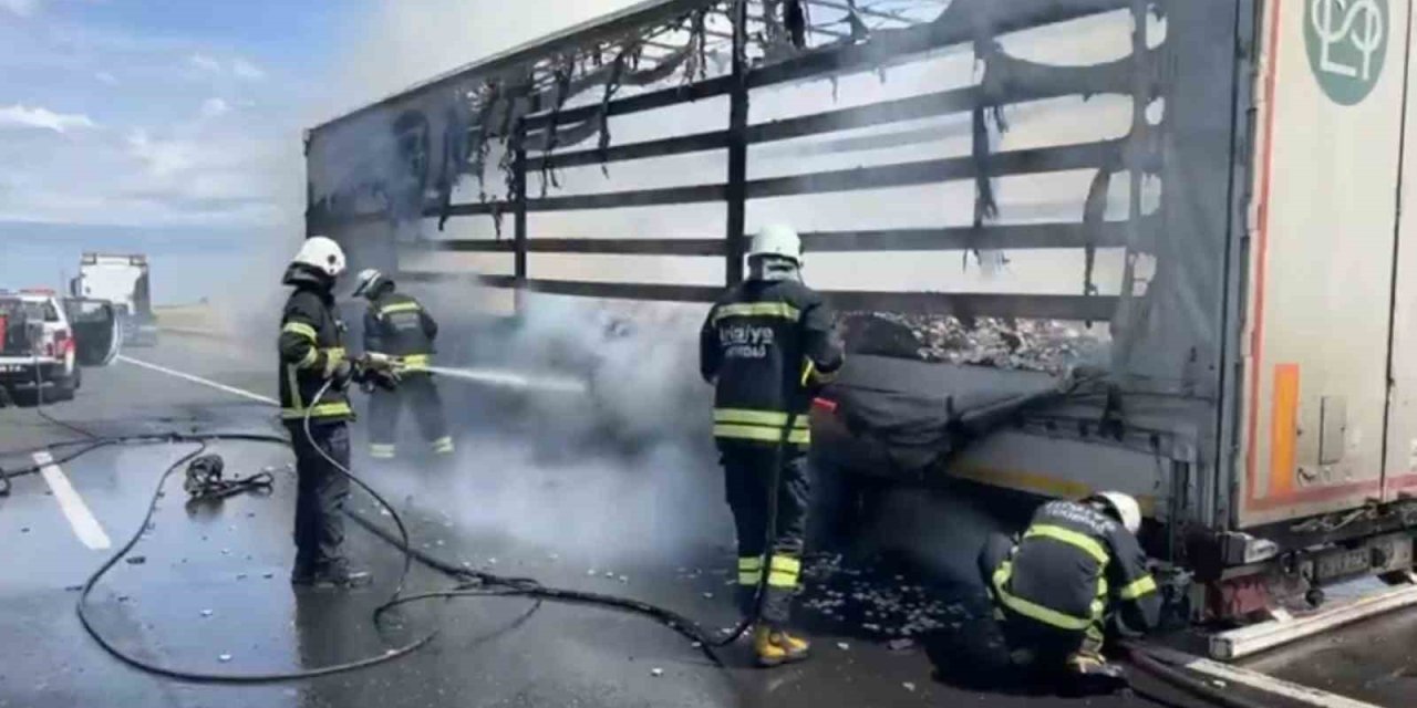 Tekirdağ’da Yanan Dorse Demir Yığınına Dönüştü