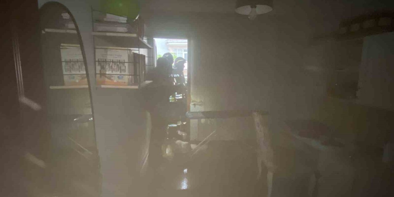 Eve Yıldırım Düştü