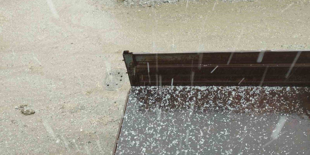 Dolu Yağışı Meyve Ve Sebzelere Zarar Verdi