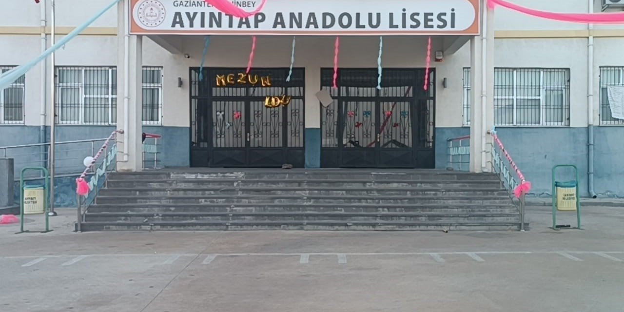 Okuldaki Mezuniyet Kutlamasında Helyum Gazlı Balon Patladı: 8 Yaralı