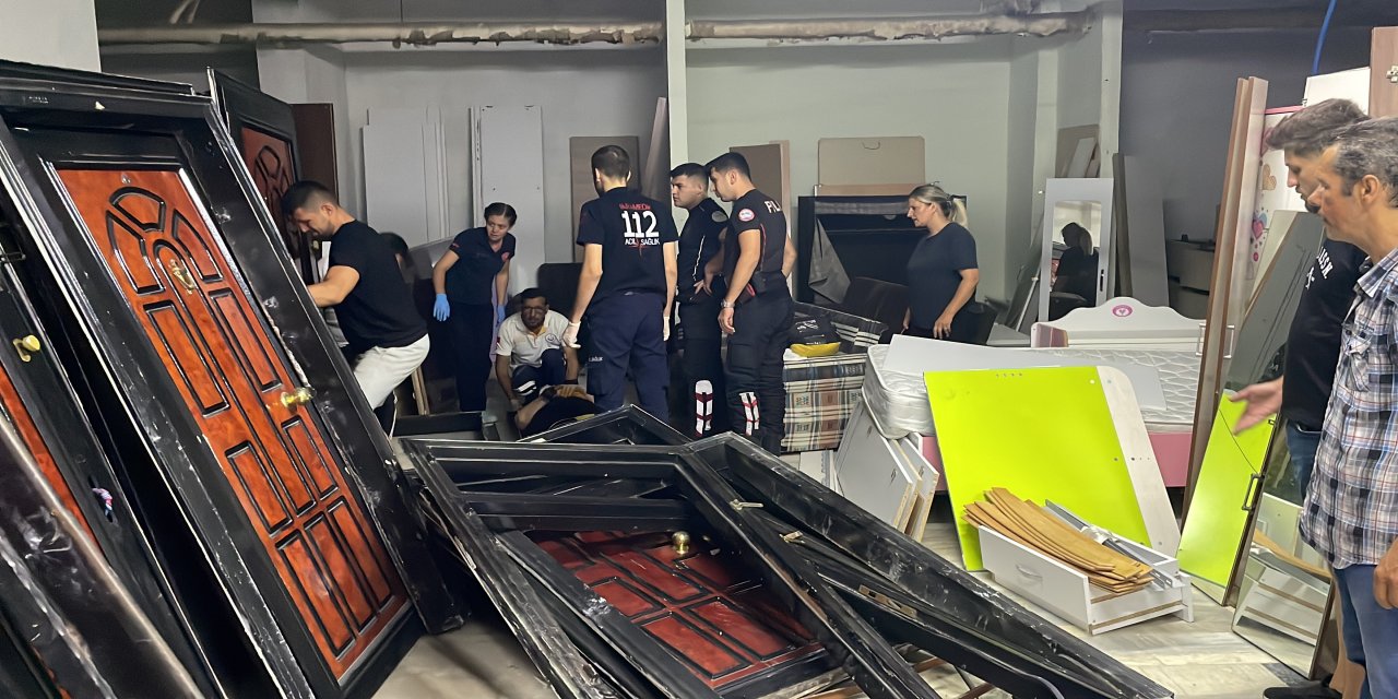 Üzerine Çelik Kapı Devrilen Kadın Yaralandı