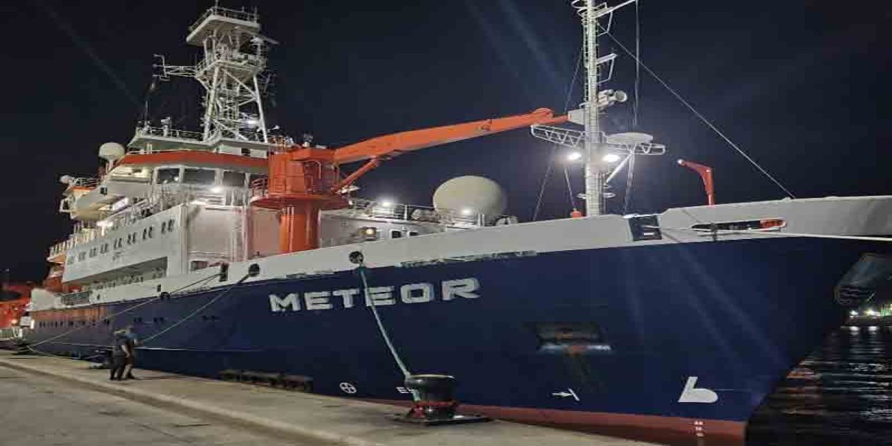 Sicilya Boğazı'nda 3 Yeni Denizaltı Volkanı Bulundu