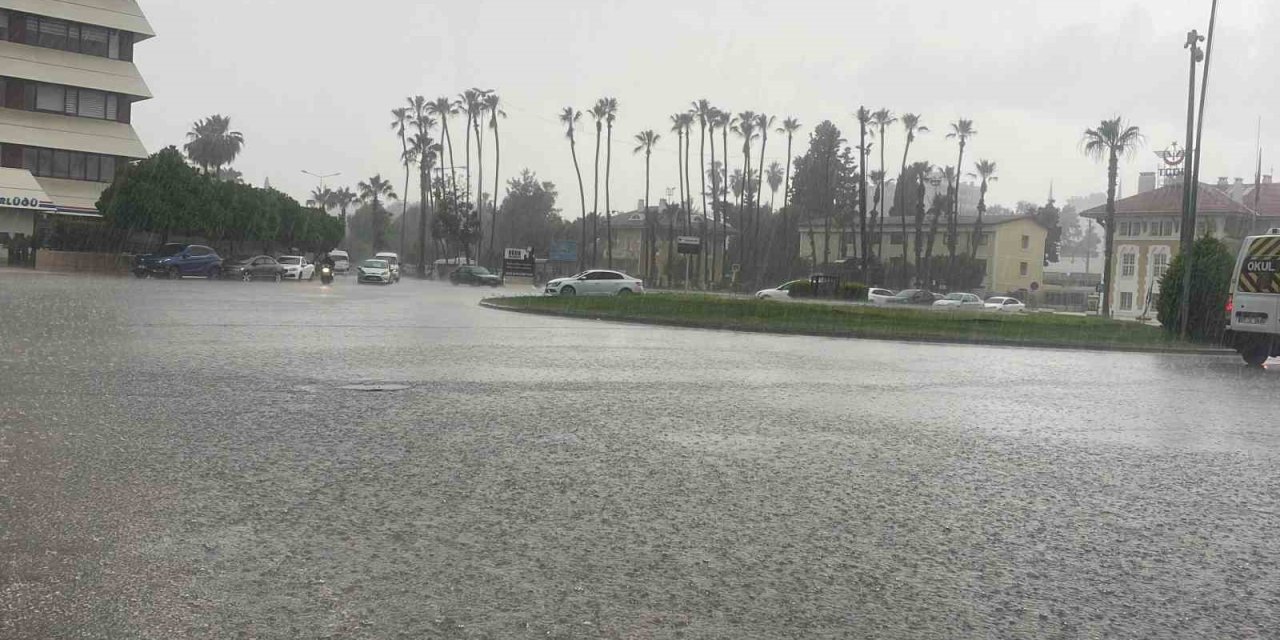 Sabah Başlayan Yağmur Yolları Göle Çevirdi