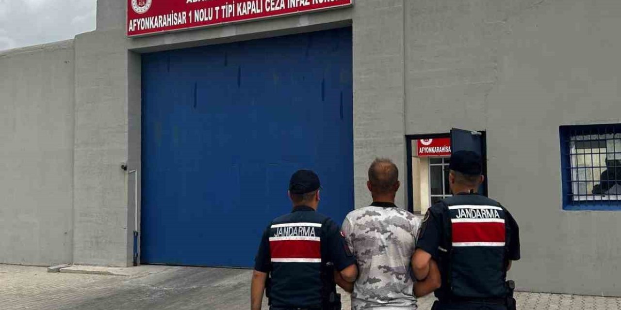 Uyuşturucu Kullanmak Suçundan Aranan Şahsı Jandarma Yakaladı