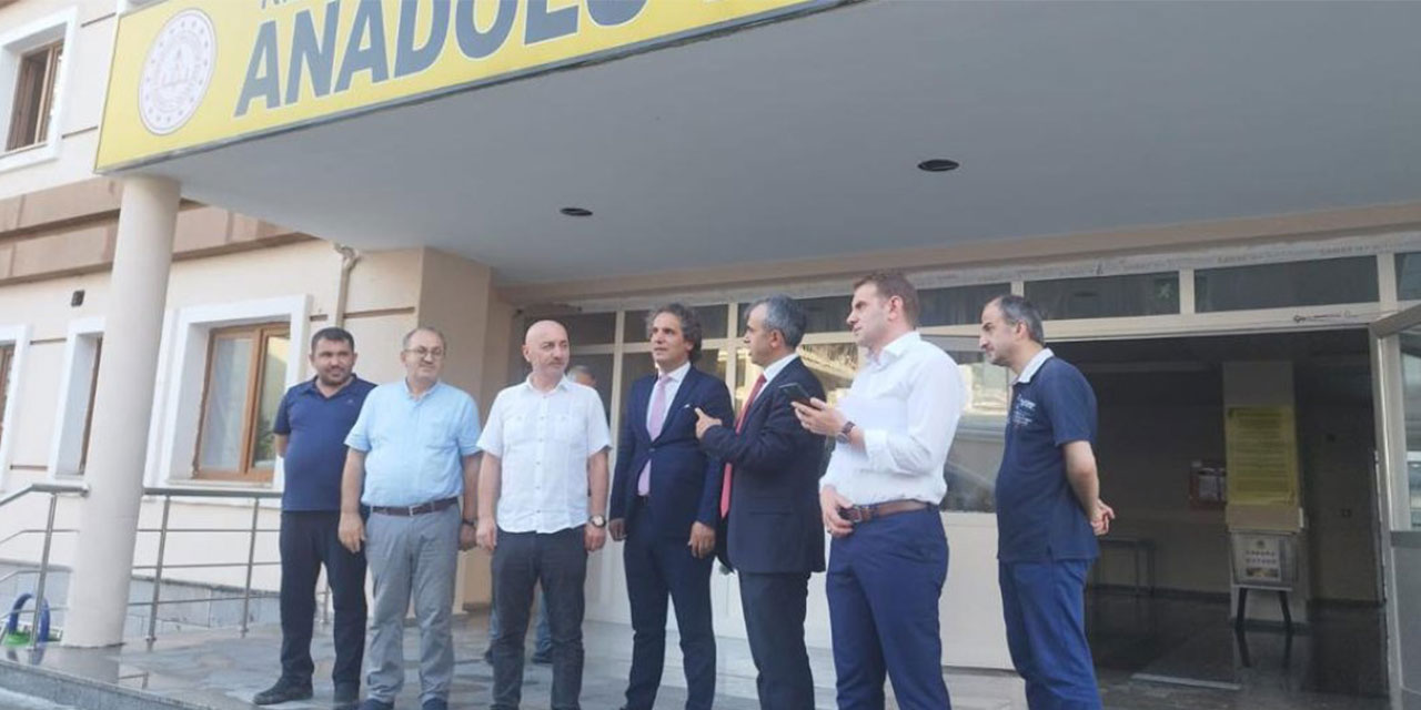 Milli Eğitim Müdürü Tüfekçi'den ilk ziyaret Rize Anadolu İmam Hatip Lisesine
