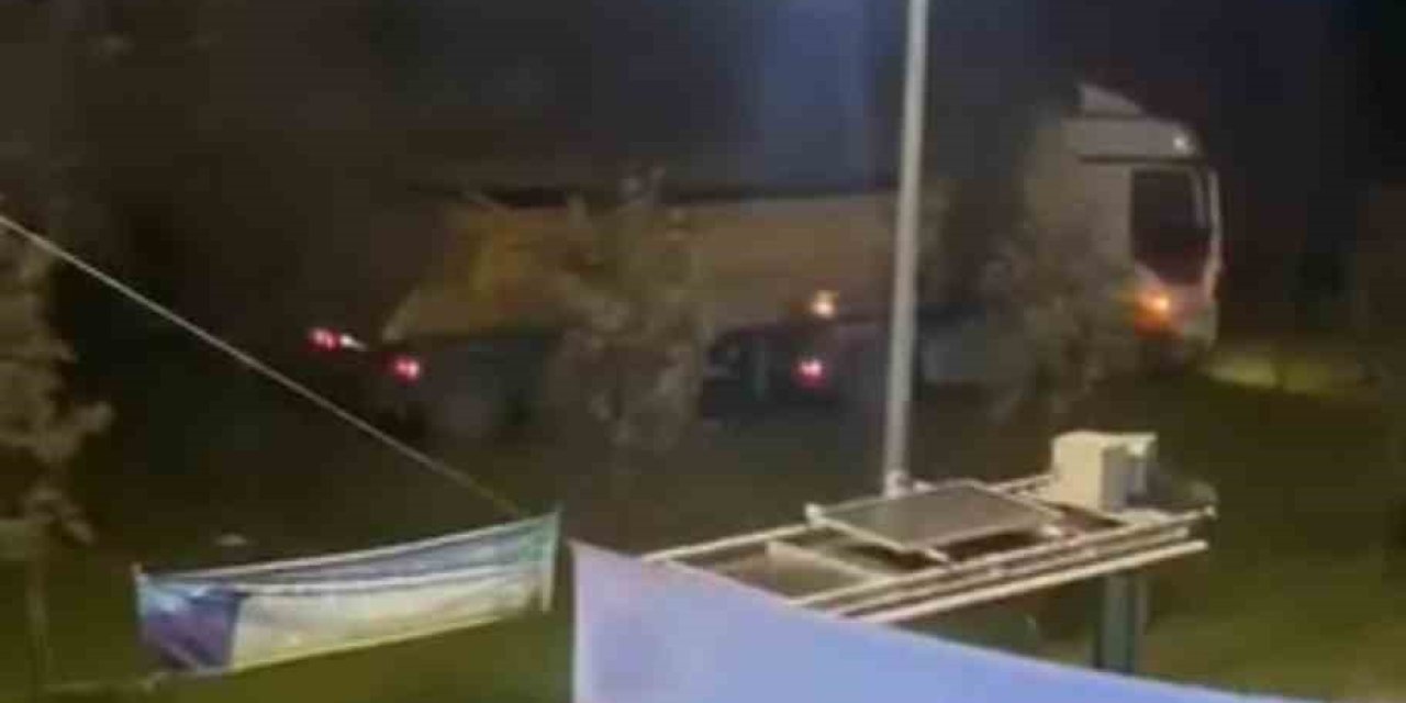 Freni Tutmayan Vinç Ve Kamyon Yeşillik Alana Girdi